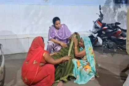 कैमूर: बकरी चरा कर घर जाने के दौरान बिजली करंट की चपेट में आने से बुजुर्ग की हुई मौत  26