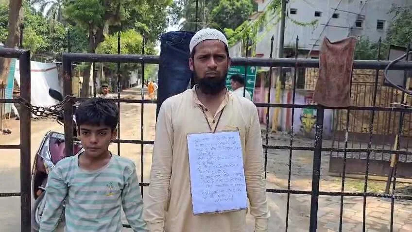बेगूसराय में समाहरणालय के समीप एक व्यक्ति ने पेट्रोल के साथ आत्मदाह करने के लिए पहुंचा, हुआ अफरा तफरी का माहौल 6