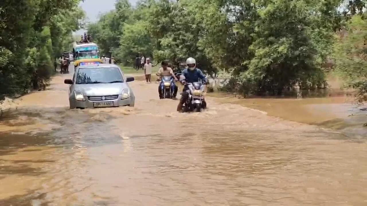 नालंदा में बाढ़ का कहर: 12 जगह तटबंध टूटा, 7 हजार से ज्यादा लोग प्रभावित 6