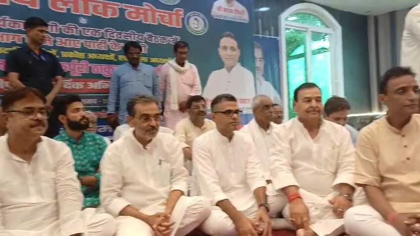 समस्तीपुर: राष्ट्रीय लोक मोर्चा (रालोमो) की राज्य कार्यकारिणी की एक दिवसीय बैठक आयोजित, राष्ट्रीय अध्यक्ष उपेंद्र कुशवाहा रहे मौजूद 3