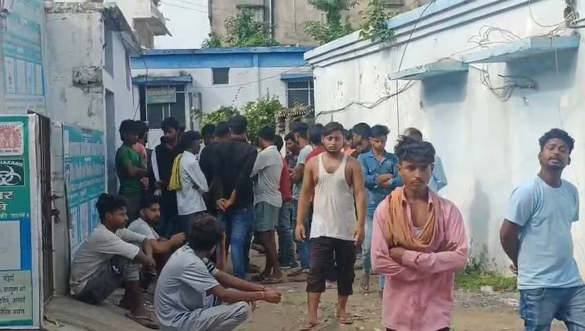 समस्तीपुर में 12 वर्षीय छात्र का शव झाड़ी में बरामद, परिजनों ने जताई जमीनी विवाद में हत्या की आशंका, पुलिस जांच में जुटी  1