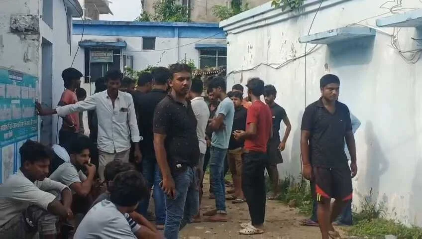 समस्तीपुर में 12 वर्षीय छात्र का शव झाड़ी में बरामद, परिजनों ने जताई जमीनी विवाद में हत्या की आशंका, पुलिस जांच में जुटी  4