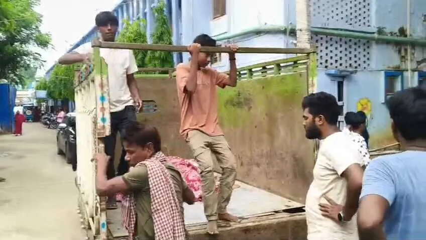 बच्चे के जन्म के आठवें ही दिन प्रदेश से मिलने पहुंचे पिता की करंट लगने से हुई मौत, परिजनों में पसरा मातमी सन्नाटा 2