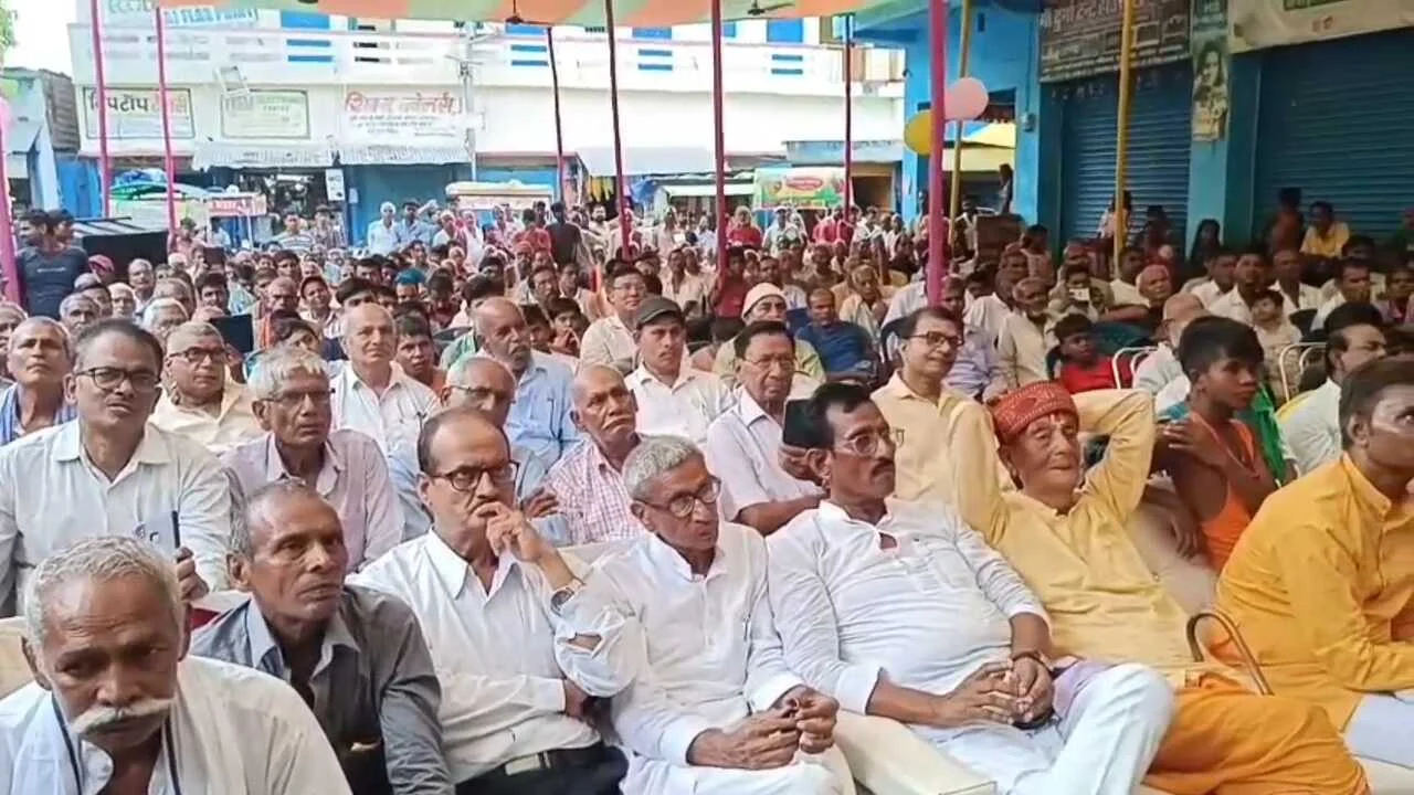 नालंदा: तेल्हाडा में पाटलिपुत्र विश्वविद्यालय के कुलपति डॉ. उपेंद्र प्रसाद सिंह का भव्य स्वागत, नीतीश सरकार की विकास योजनाओं की जमकर तारीफ 3