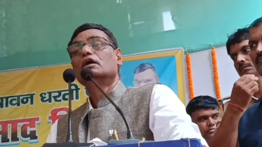 नालंदा: तेल्हाडा में पाटलिपुत्र विश्वविद्यालय के कुलपति डॉ. उपेंद्र प्रसाद सिंह का भव्य स्वागत, नीतीश सरकार की विकास योजनाओं की जमकर तारीफ 1