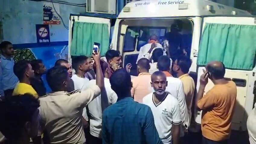 कैमूर में बेलगाम अपराधियों ने दुकानदार को मारी गोली, घायल दुकानदार वाराणसी ट्रामा सेंटर रेफर  1