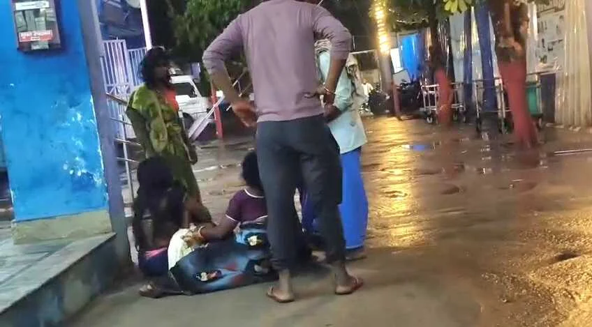 बेगूसराय सर्पदंश से एक बच्ची की हुई मौत, परिजनों का रो रो कर हुआ बुरा हाल  2