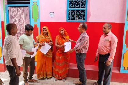 बीडीओ ने किया गहन मतदाता पुनरीक्षण कार्यों का निरीक्षण 20