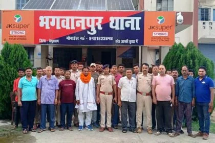 चौकीदार की सेवानिवृत्ति के उपरांत थाना परिसर में दी गयी विदाई 23