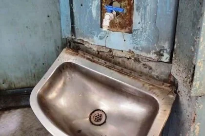 समस्तीपुर: जयनगर से दानापुर पटना जाने वाली मिथिला वासियों के वरदान इंटरसिटी ट्रेन हुई जर्जर पब्लिक पस्त पदाधिकारी मस्त 27