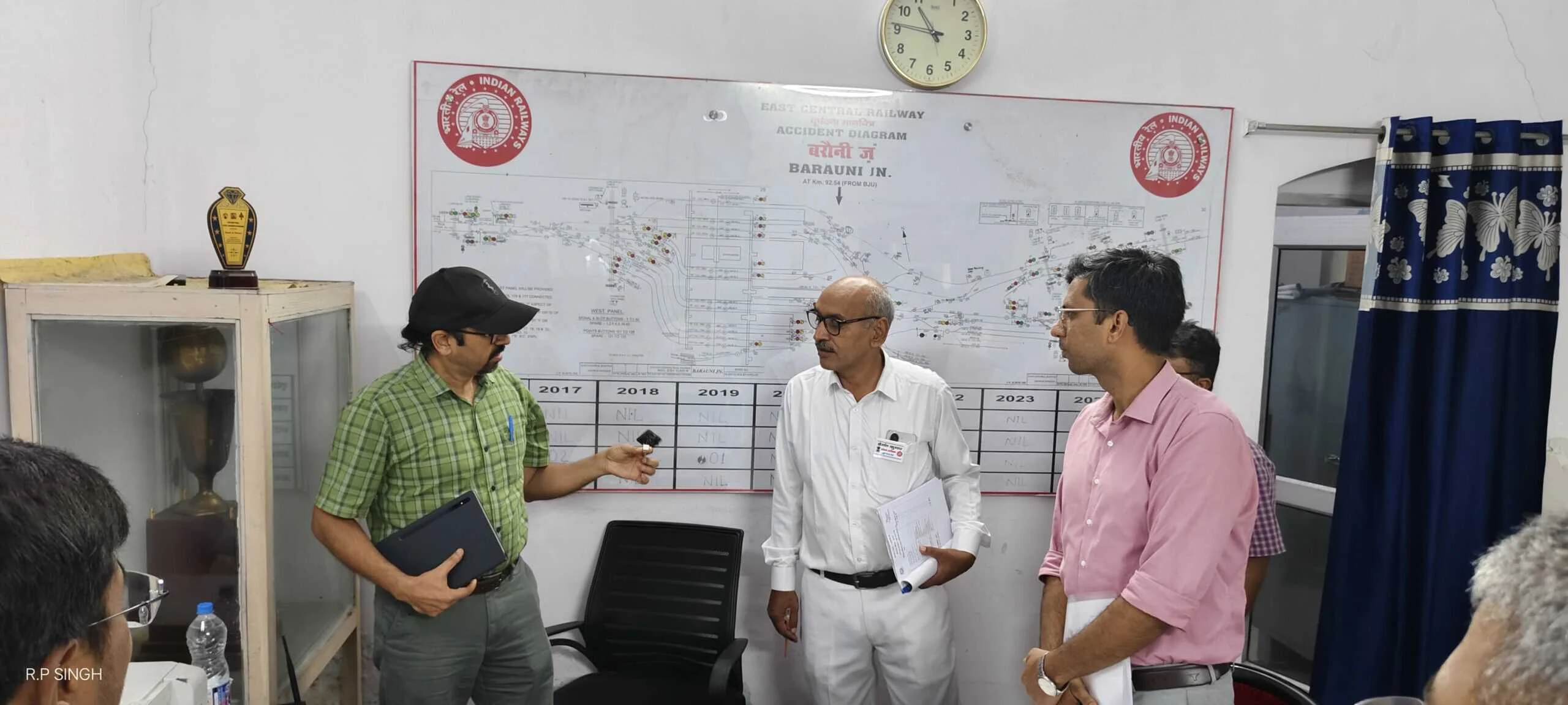 मंडल रेल प्रबंधक द्वारा बरौनी स्टेशन का किया गया निरीक्षण 8