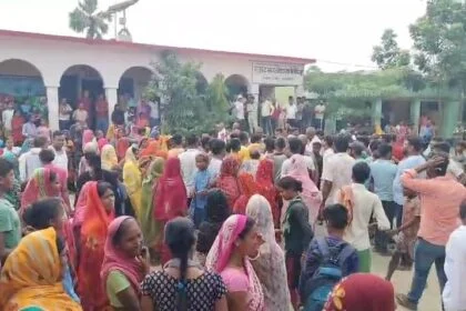 समस्तीपुर: शिक्षक ने स्कूल में छात्राओं की डंडे से की पिटाई,ग्रामीणों ने कार्यवाई की मांग को लेकर किया हंगामा 17