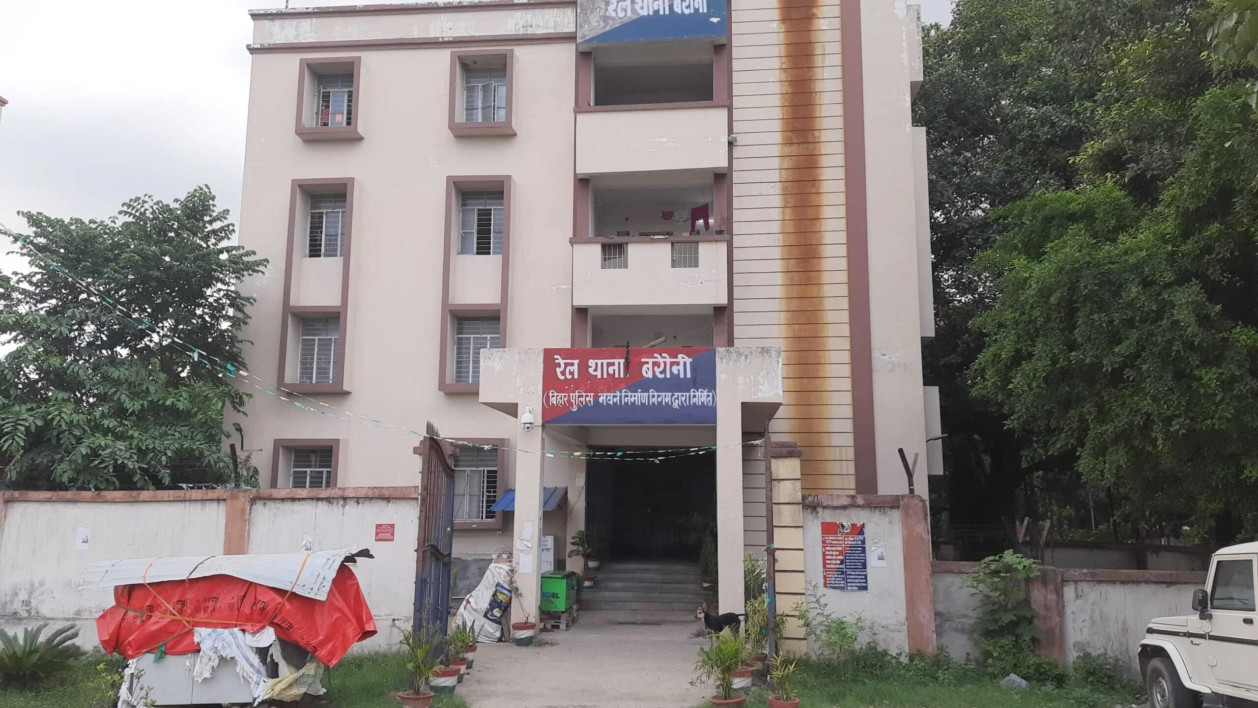 चार हथियार बंद बदमाशों ने डेढ़ दर्जन यात्री के साथ मारपीट करते हुए लूटपाट की 9