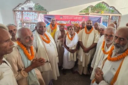 बेगूसराय में श्री राम जानकी राधा कृष्ण मंदिर परिसर में श्रद्धांजलि सभा और संत सम्मेलन का हुआ आयोजन 23