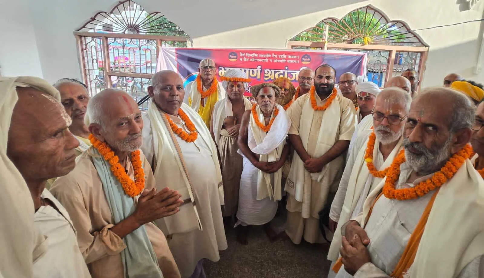 बेगूसराय में श्री राम जानकी राधा कृष्ण मंदिर परिसर में श्रद्धांजलि सभा और संत सम्मेलन का हुआ आयोजन 6