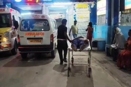 बेगूसराय में अज्ञात वाहन की चपेट में आने से एक युवक गंभीर रूप से घायल,अस्पताल में भर्ती 18