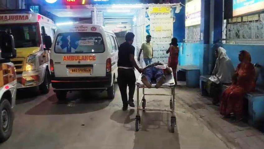 बेगूसराय में अज्ञात वाहन की चपेट में आने से एक युवक गंभीर रूप से घायल,अस्पताल में भर्ती 3