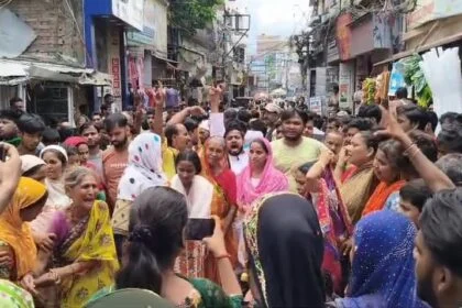 बेगूसराय में प्रेम प्रसंग में प्रेमिका के परिजनों ने एक युवक को घर में बंधक बनाकर किया जमकर पिटाई, इलाज के दौरान युवक की मौत    19