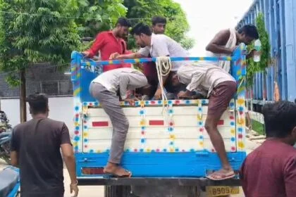 बेगूसराय में एक नाबालिक छात्रा ने गले में फंदा लगाकर किया आत्महत्या, परिजनों में मचा कोहराम 27