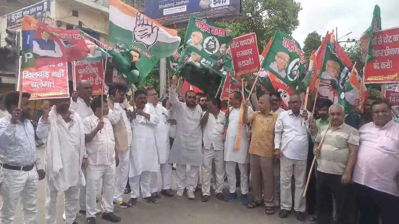 नालंदा: मतदाता पुनरीक्षण के विरोध में महागठबंधन के द्वारा किए गये बिहार बंद का असर मिला जुला रहा 11