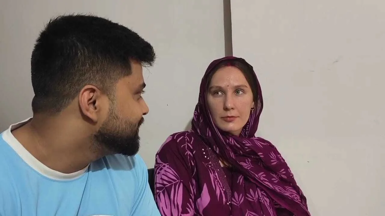 रसिया से कटिहार आई देसी दिल वाली दुल्हन,दुर्गा मंदिर में रचाई शादी,विदेशी बहू ने पहना लहंगा और जीत लिया सबका दिल 13