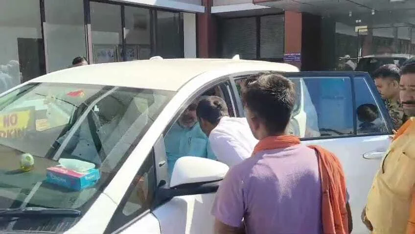 विदेशियों को नागरिक बनाना चाहते हैं महागठबंधन-गिरिराज सिंह 6