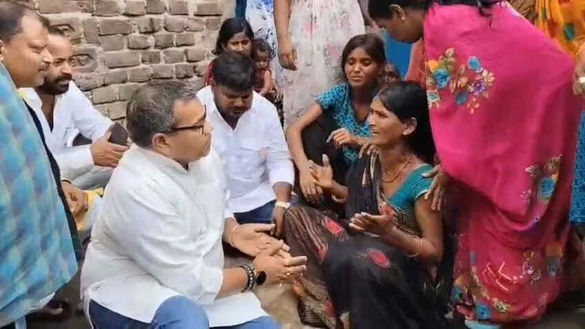 नालंदा लोजपा (आर) के जमुई सांसद अरुण भारती पहुंचे डुमरावां, दोहरे हत्याकांड के पीड़ित परिजनों से मुलाकात कर दिया सिर्फ आश्वासन, नहीं की कोई आर्थिक मदद 3