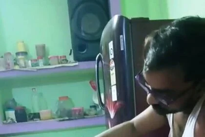 कैमूर: भभुआ के निजी अस्पताल में डॉक्टर को शराब पीने से मना करने पर पत्नी को पीट-पीट कर किया घायल, सोशल मिडिया पर वीडियो हुआ वायरल 55