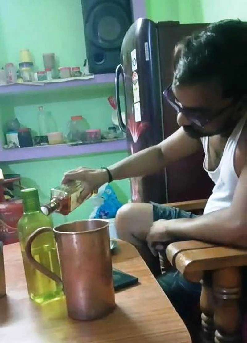 कैमूर: भभुआ के निजी अस्पताल में डॉक्टर को शराब पीने से मना करने पर पत्नी को पीट-पीट कर किया घायल, सोशल मिडिया पर वीडियो हुआ वायरल 5