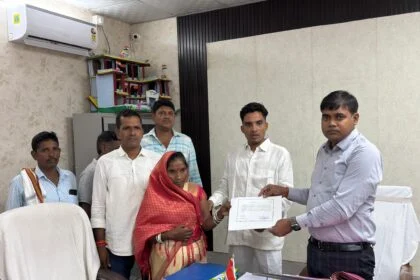 तेघड़ा अनुमंडल से जिला परिषद क्षेत्र संख्या-18 में निर्विरोध चुनाव: सुनीता देवी को मिला विजय प्रमाण पत्र 21