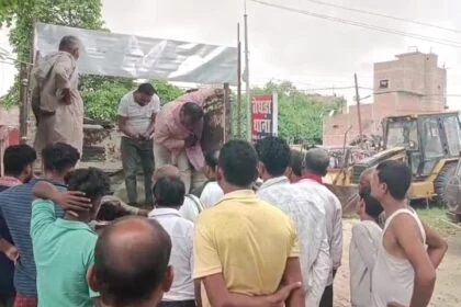 बेगूसराय में अपराधियों का तांडव,एक युवक को गला काटने के उपरांत गोली मारकर किया हत्या, परिजनों में मचा कोहराम 53