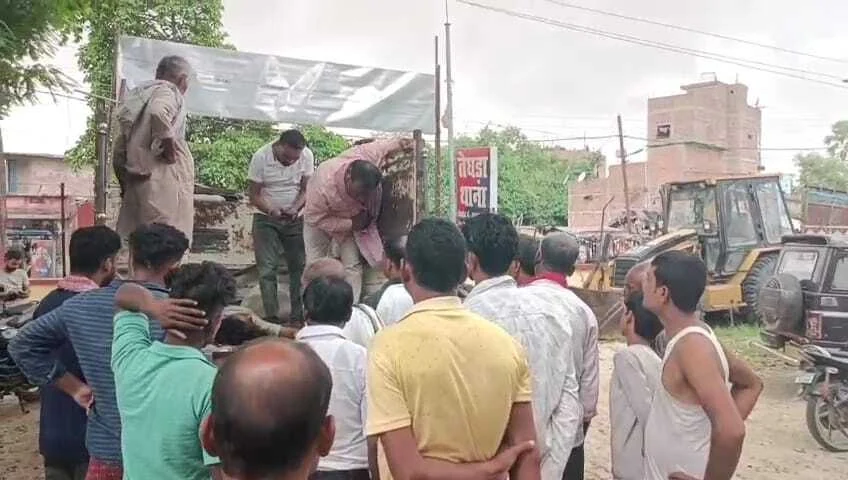 बेगूसराय में अपराधियों का तांडव,एक युवक को गला काटने के उपरांत गोली मारकर किया हत्या, परिजनों में मचा कोहराम 5
