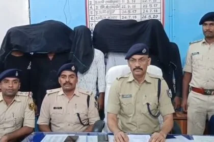 नालंदा पुलिस ने सारे और दीपनगर थाना क्षेत्र में लूटपाट के दो मामलों का किया उद्भेदन, कुल आठ अपराधी गिरफ्तार 24