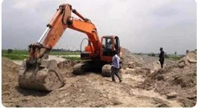 समस्तीपुर में बूढ़ी गंडक नदी से अवैध बालू खनन जारी, प्रशासन मौन, मुफस्सिल थाना क्षेत्र में बालू माफियाओं का बोलबाला 3