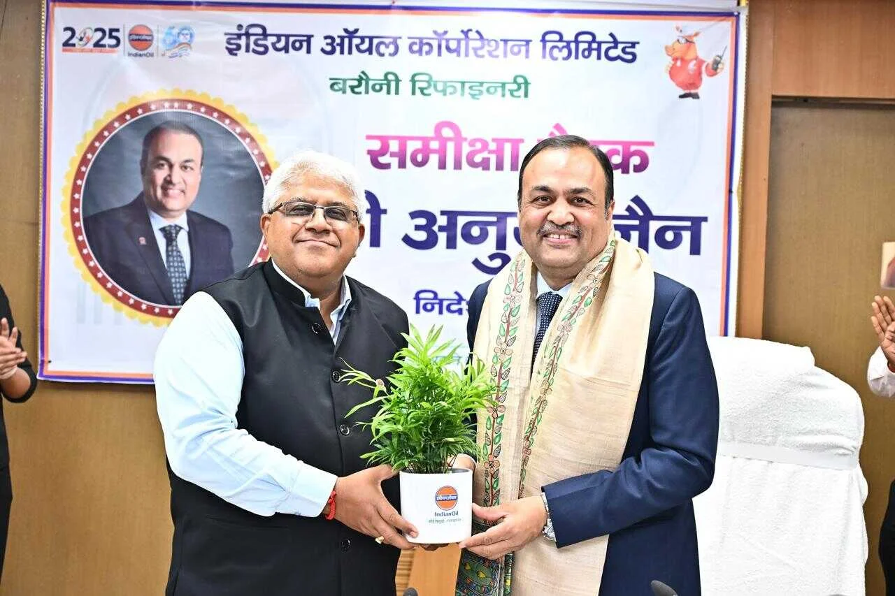 इंडियन ऑयल की बरौनी रिफाइनरी में निदेशक (वित्त) श्री अनुज जैन ने किया दौरा 5