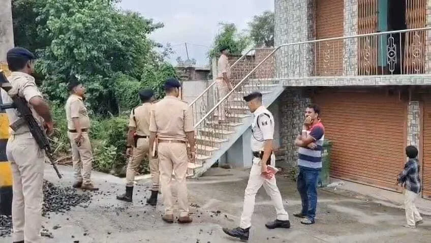 नालंदा: कल्याण बीघा स्टेशन रोड में हथियार के बल पर 2 लाख रु.नगद समेत लाखों रुपए की जेवरात की हुई डकैती 6