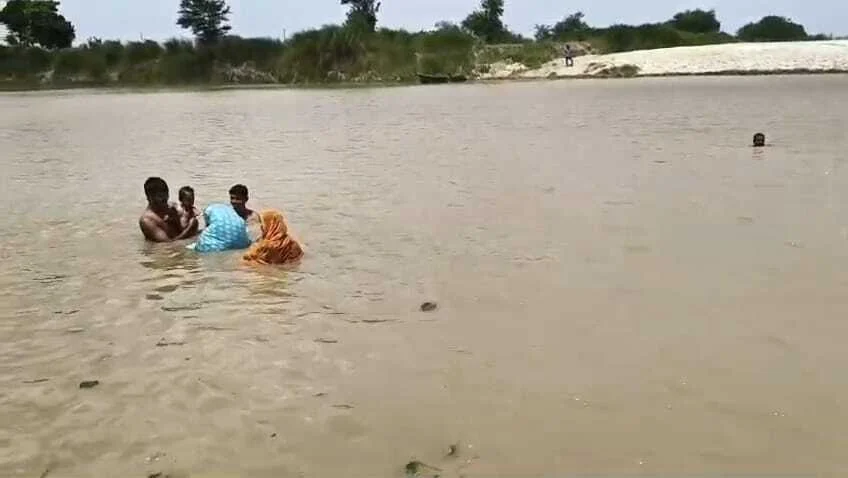 बेगूसराय में गंगा स्नान करने के दौरान दो छात्र की डूबकर दर्दनाक मौत,परिजनों में मचा कोहराम 4