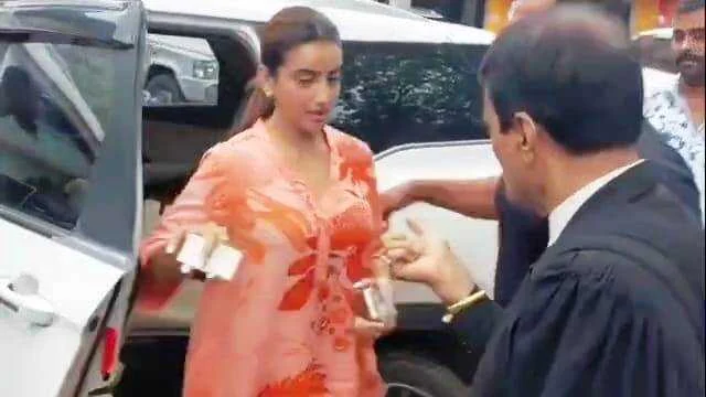 भोजपुरी अभिनेत्री अक्षरा सिंह बेगूसराय कोर्ट में किया आत्मसमर्पण, मिली जमानत 3