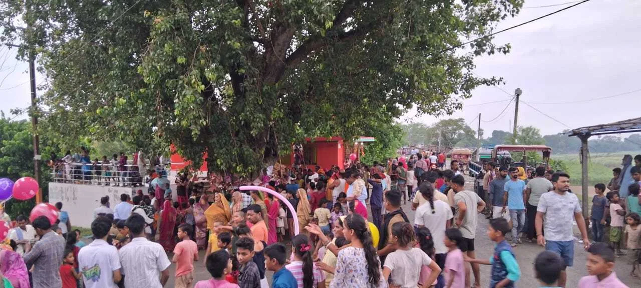 नागपंचमी के अवसर पर भगतों ने दिखाए करतब, लोगो ने नाग देवता की पूजा अर्चना 9