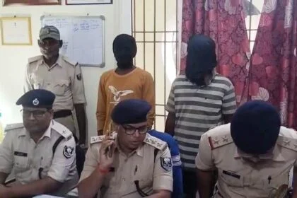 नालंदा: गुप्त सूचना पर राजगीर पुलिस ने की बड़ी कार्रवाई, 561 लीटर विदेशी शराब, एक ई रिक्शा दो मोटरसाइकिल बरामद 32