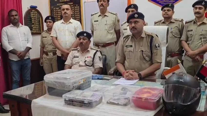बेगूसराय पुलिस ने 16 घंटे में हत्या मामले का किया उद्भेदन, मामले में शामिल तीन आरोपी गिरफ्तार 5