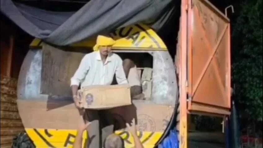 बेगूसराय पुलिस ने एक ट्रक के तहखाने से भारी  मात्रा में शराब किया बरामद,चालक गिरफ्तार,शराव तस्कर फरार 6
