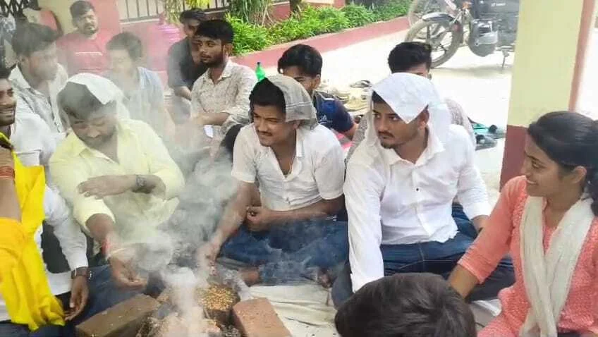 बेगूसराय के जीडी कॉलेज मे एनएसयूआई के द्वारा अनिश्चितकालीन धरना प्रदर्शन 3