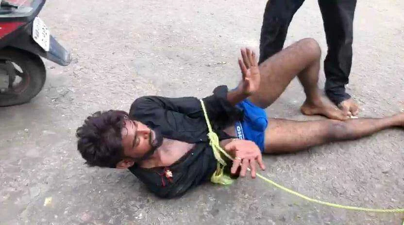 समस्तीपुर: प्रसिद्ध थानेश्वर मंदिर में एक विछिप्त युवक ने भैरव बाबा की प्रतिमा को किया क्षतिग्रस्त, गुस्साए लोगों ने युवक को बांध कर किया जमकर पिटाई 1