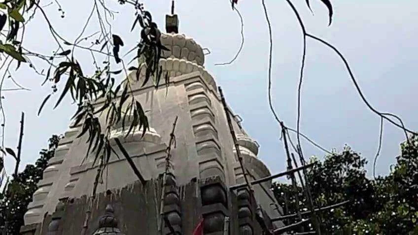 कैमूर: शिव मंदिर में दो लाख रूपये की लागत से मंत्री ने दिया चबूतरा, दस दिन में टूटा 3