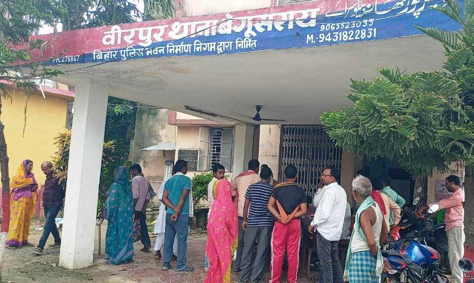 हेलो हाय के चक्कर में जमकर हुए मारपीट, कई लोग घायल 2