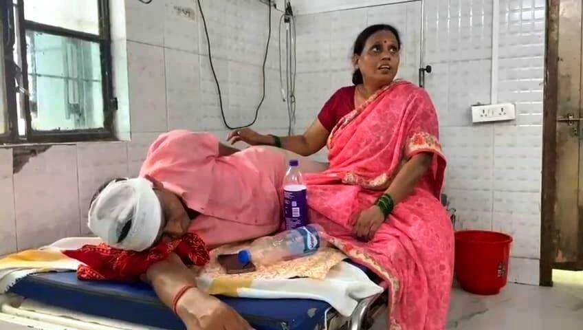 समस्तीपुर: आरोपियों पकड़ने पहुंची विभूतिपुर पुलिस पर उपद्रवियों ने जमकर किया पथराव, थानाध्यक्ष समेत कई पुलिस कर्मी घायल   2