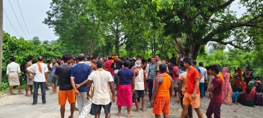 बिजली करंट की चपेट में आने से स्वच्छता कर्मी की हुई मौत, आक्रोशित ग्रामीणो ने किया घंटों सड़क जाम 1