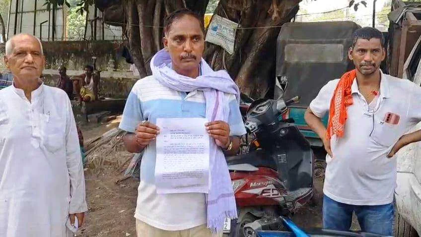 समस्तीपुर: रंगदारी नहीं देने पर घर के बाहर खड़ी दो बाइकों में लगाईं आग, 5 लाख रुपए रंगदारी की मांग 2