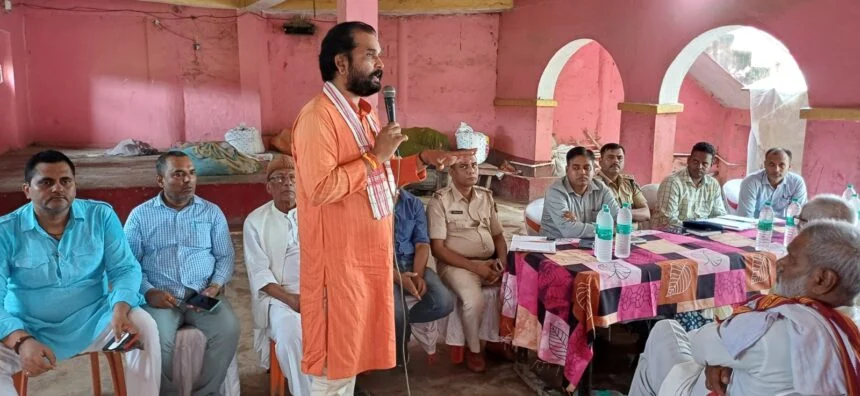 बछवाड़ा का प्रसिद्ध झमटिया धाम में पत्रकार संघ के द्वारा आयोजित सावन महोत्सव की तैयारी को लेकर बैठक 1